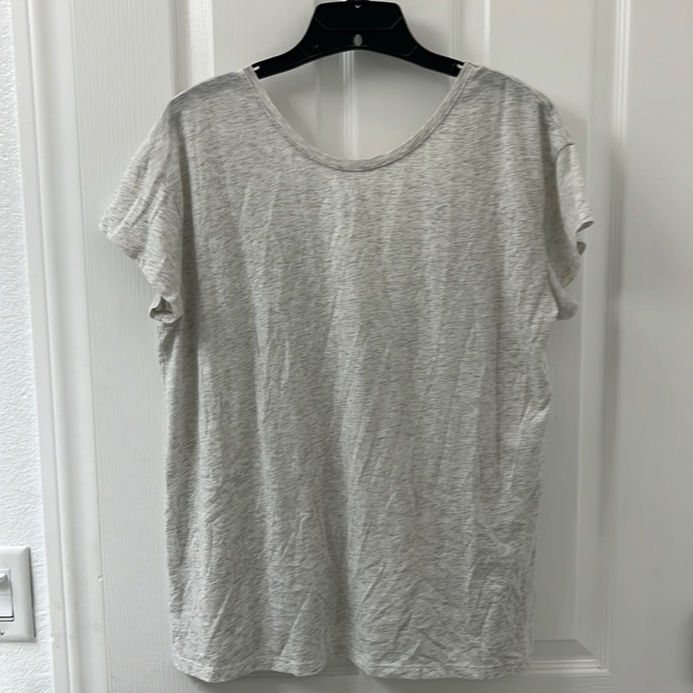 👚Victoria Secret Sport open back T-shirt: DONATING 4/25/23